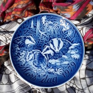 Antique Mother's Day 1979 decorative plate